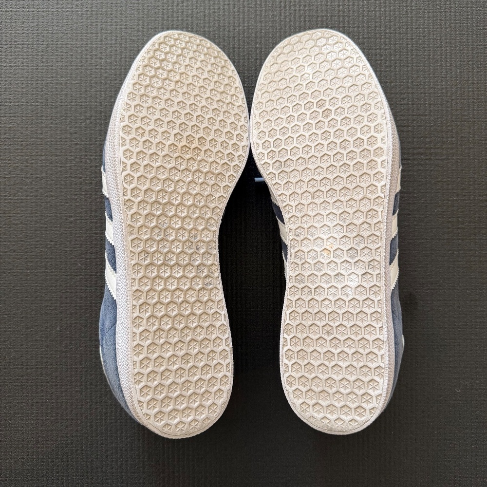 Men's Adidas Gazelle Tennis Shoes, BB5478, size 10.5 in navy. - Picture 5 of 5